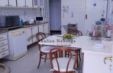 Imagem 4: 3 dormitórios, 1 suítes, 2 vagas na garagem, 191M² de Área Construída