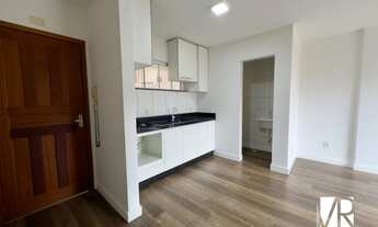 Imagem 2: Venha morar em um lindo apartamento térreo em condomínio fechado para locação anual! Rua