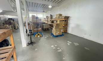 Imagem 3: Galpão com salas e estoque à venda, com toda infra estrutura para sua empresa e logística