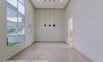 Imagem 2: 3 dormitórios, 1 suítes, 1 banheiros, 2 vagas na garagem, 226M² de Área Construída