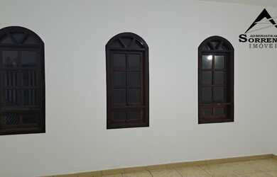 Imagem 6: 4 dormitórios, 1 suítes, 3 banheiro, 6 vagas na garagem, 190M² de Área Construída