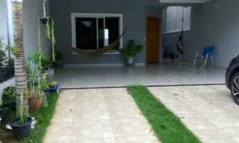 Imagem 2: 3 dormitórios, 3 suíte, 4 banheiro, 2 vagas na garagem, 250M² de Área Construída