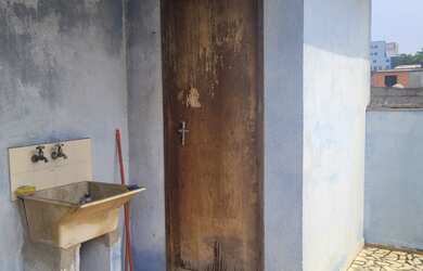 Imagem 7: Galpão Comercial de Alto Padrão no Jardim Colorado: 5 Salas, 7 Banheiros e 560m² de Área e