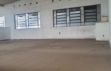 Imagem 6: Galpão Comercial de Alto Padrão no Jardim Colorado: 5 Salas, 7 Banheiros e 560m² de Área e