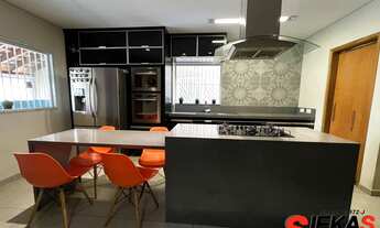 Imagem 5: 3 dormitórios, 3 suíte, 3 vagas na garagem, 272M² de Área Construída