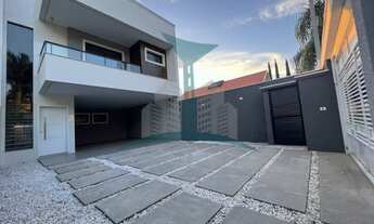 Imagem 2: Imperdível sobrado à venda em São José dos Pinhais-PR, bairro Aristocrata, com 3 quartos