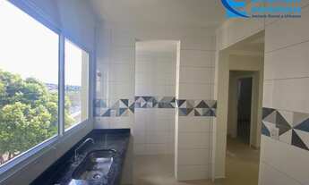 Imagem 2: Prédio com elevador, 2/4 (1 suíte), 1 vaga, apto da frente e com sacada