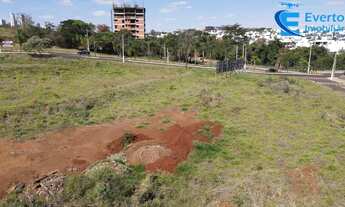 Imagem: Área com 3.690,08 m² total, próximo ao