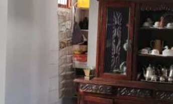 Imagem 4: Casa de dois pavimentos, com 5 quartos, sendo 2 suítes, 2 vagas, na área central do Bairro