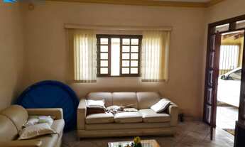 Imagem 3: Duas casas, sendo uma de 185 m² e outra de 35 m² em lote de esquina