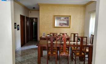 Imagem 4: Duas casas, sendo uma de 185 m² e outra de 35 m² em lote de esquina