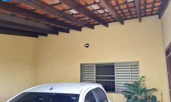 Imagem 2: Duas casas, sendo uma de 185 m² e outra de 35 m² em lote de esquina