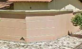 Imagem: Duas casas, sendo uma de 185 m² e outra