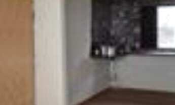 Imagem 3: Casa com 3 quartos, cozinha, área de serviço e banheiro externo, piso em cerâmica, telhado