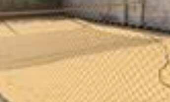 Imagem 2: Casa com 3 quartos, cozinha, área de serviço e banheiro externo, piso em cerâmica, telhado