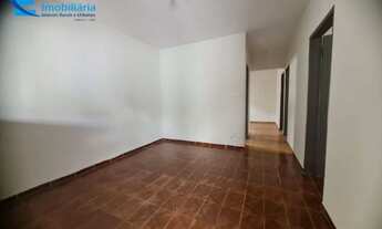Imagem 2: 4 Casas, sendo 1 com 3 quartos e 3 vagas, 3 de 1 quarto, em terreno de 300 m², todas de la