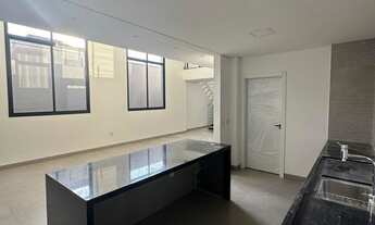 Imagem 7: Casa de alto Padrão, com 3 suítes, escritório, Salas de TV e Jantar com pé direito duplo e