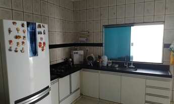 Imagem 5: Excelente casa com 3/4 sendo 1 suíte, 2 salas, área gourmet completa, piscina e 4 vagas de