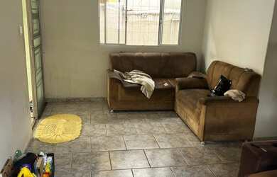 Imagem 2: Casa em excelente localização, com 3/4 (um suíte ), banheiro social com acesso a PCD