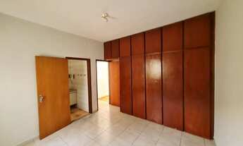 Imagem 7: Casa de 204 m², em terreno de 360 m², com 5 quartos (1 suíte), com 3 salas, vagas para até