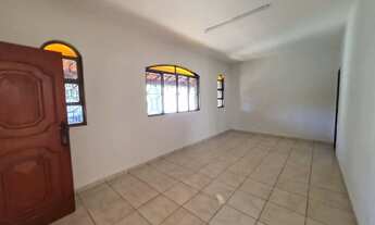 Imagem 3: Casa de 204 m², em terreno de 360 m², com 5 quartos (1 suíte), com 3 salas, vagas para até