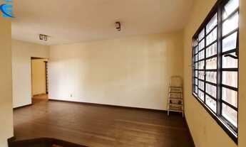 Imagem 2: Casa com 3 quartos piso taboa corrida, suite, garagem, cômodo de comercio na esquina