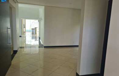 Imagem 4: Casa no Gávea Hill 1, com 4/4 sendo 2 suítes, área gourmet com churrasqueira, piscina e 4