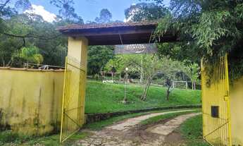 Imagem: Chácara com 3 casas, churrasqueira, piscina