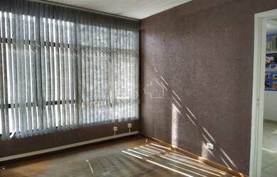 Imagem 7: Galpão de 200 m², com mezanino de 100 m² (300 m² Total) 620 m² A/C 1.000 m² A/T 8 Salas 6