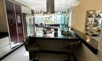 Imagem 6: Casa de Luxo em Condomínio: 3 quartos, 1 suíte, 2 salas, 4 banheiros, 4 vagas e 300m² em N