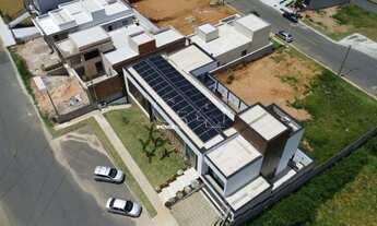 Imagem: Casa de Luxo em Condomínio à Venda em