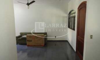 Imagem 2: Ótima casa para venda no coração do Jardim Iraja, em frente à praça, 3 dormitorios com suí