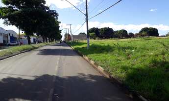 Imagem 2: Excelente área para venda em Passos-MG, com 6.578 m2 de área, com 46 m de frente para Aven