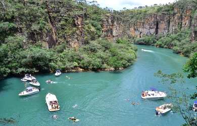 Imagem 5: Lote com marina, 20m da represa em condomínio fechado para venda em Capitólio ao lado do E