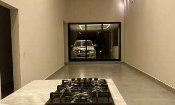 Imagem 2: Linda casa nova alto padrão no charmoso Condominio Quinta da Mata 2 com 3 suites, varanda