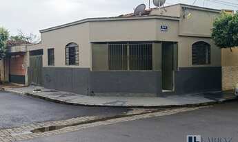 Imagem: Casa de esquina para venda nos Campos Eliseos