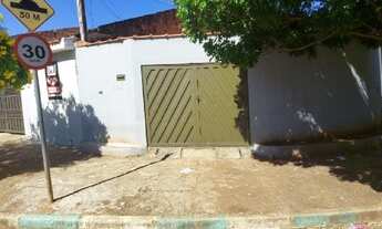 Imagem: Oportunidade. Casa de esquina para venda