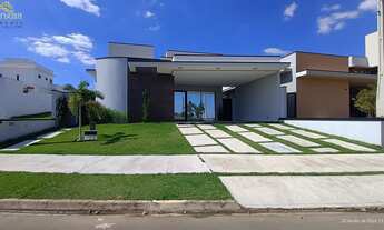 Imagem: Casa com 3 suítes e 4 vagas em Condomínio