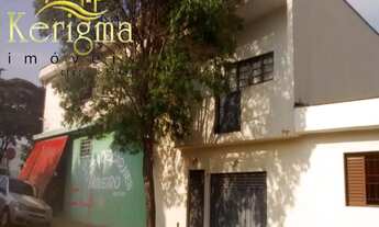 Imagem 2: Vende-se Sobrado com salão comercial ,1 casa com 02 dormitórios e 01 casa com 01 dormitóri