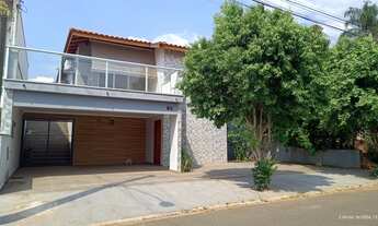 Imagem: Casa de Luxo em Condomínio à Venda em