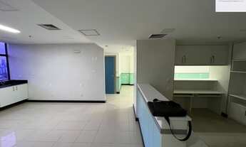 Imagem: Sala ampla com 340 m², com 5 Sanitários