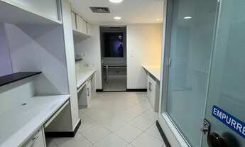 Imagem 7: Sala ampla com 340 m², com 5 Sanitários, nove Vagas diversas especialidades no Odonto Méd