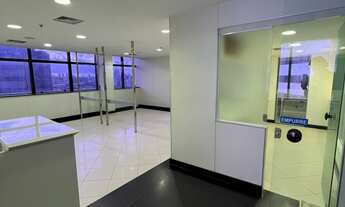 Imagem 4: Sala ampla com 340 m², com 5 Sanitários, nove Vagas diversas especialidades no Odonto Méd