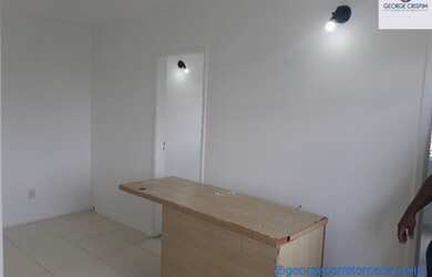 Imagem 4: Apartamento 2/4 dormitórios medindo 48 m², quarto andar escada, reformado no Conjunto Suss