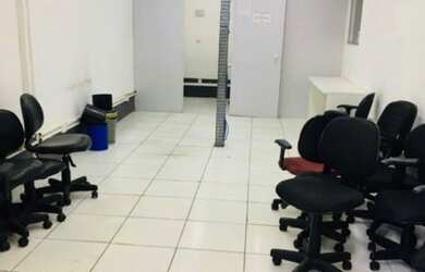 Imagem 5: Prédio Comercial no Cabula VI com 600 m² dividido em 20 salas 8 banheiros 6 vagas, ar cond