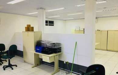 Imagem 7: Prédio Comercial no Cabula VI com 600 m² dividido em 20 salas 8 banheiros 6 vagas, ar cond