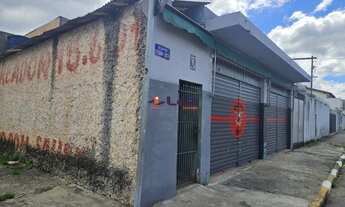 Imagem 2: Sobrado à venda em Suzano-SP, Jardim Imperador. 5 quartos, 1 suíte, 1 sala, 3 banheiros, 4