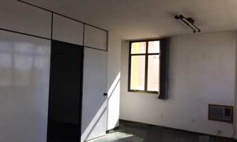 Imagem 2: Sala comercial no centro, prédio ACMCJ, desocupada, estuda permuta, com 01 vaga de garagem