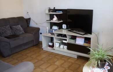 Imagem 2: Casa a venda em bairro tranquilo, local de fácil acesso, térrea, com edícula, Estrada Velh