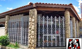 Imagem 5: Linda casa térrea com outra casa coligada, para renda ou segunda moradia. Junto, um salão